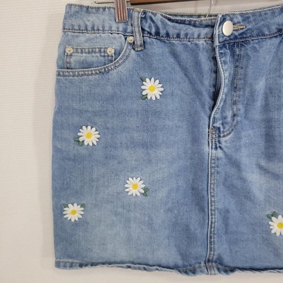 Forever 21 Plus Dais Embroidered Denim Skirt size 0X - Picture 8 of 13